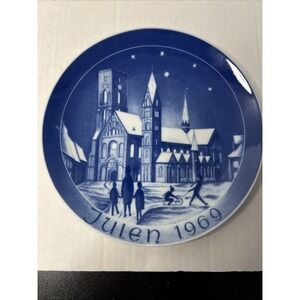 Vintage Julen 1969 Porcelain Christmas Plate - Kirke Platten ~ Germany ~ 7.75"